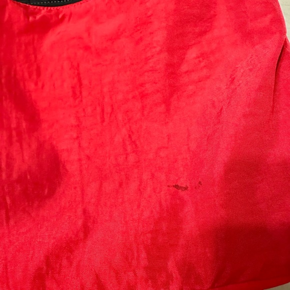 Baggu nylon shoulder bag in candy apple - Picture 4 of 4